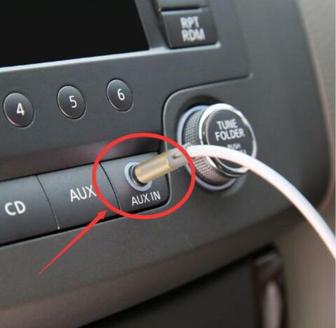 大多數(shù)人還用手機導(dǎo)航，笨！連上根線，全車一