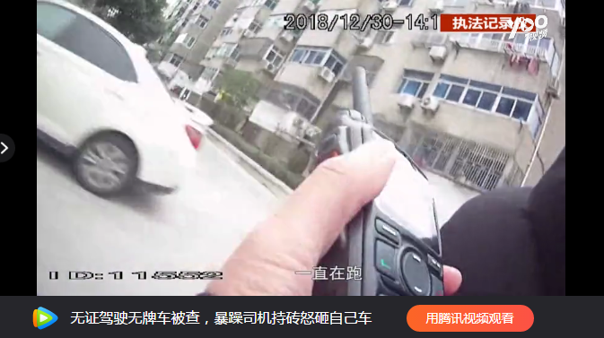 你給我站??！”霸氣女交警狂追2公里，男司機(jī)累